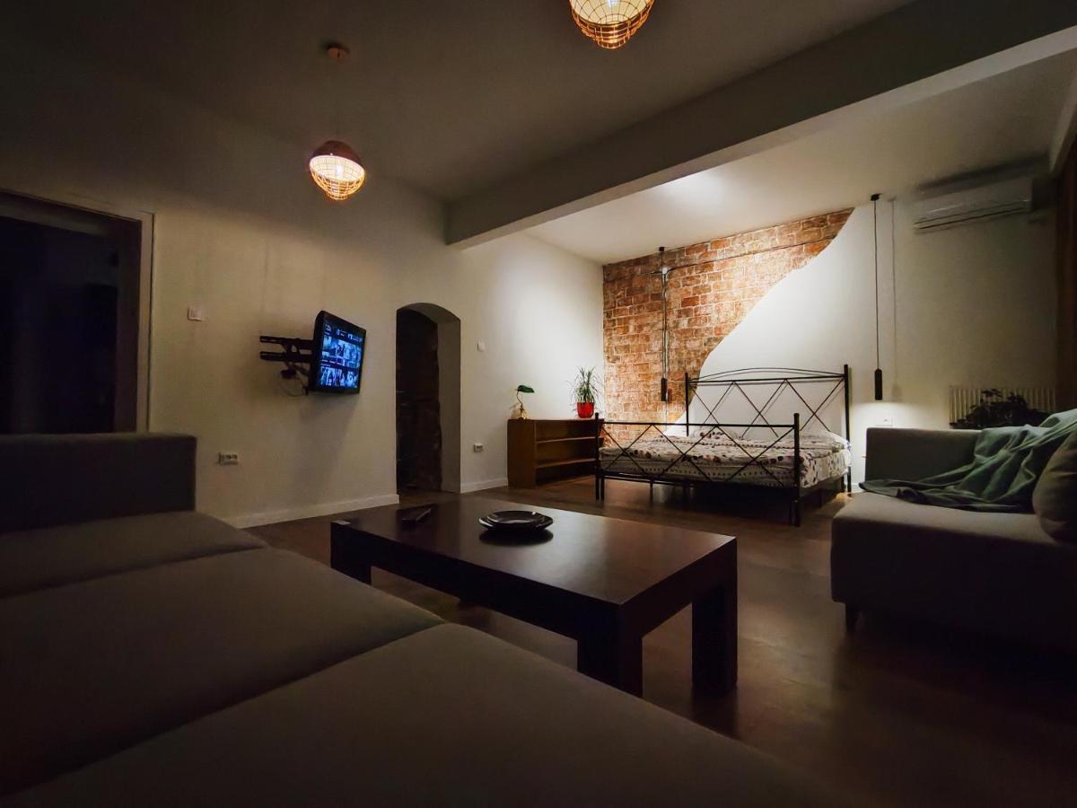 プリシュティナUrban Cozy Retreatアパートメント エクステリア 写真